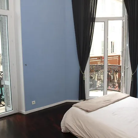Felix Faure Apartment *